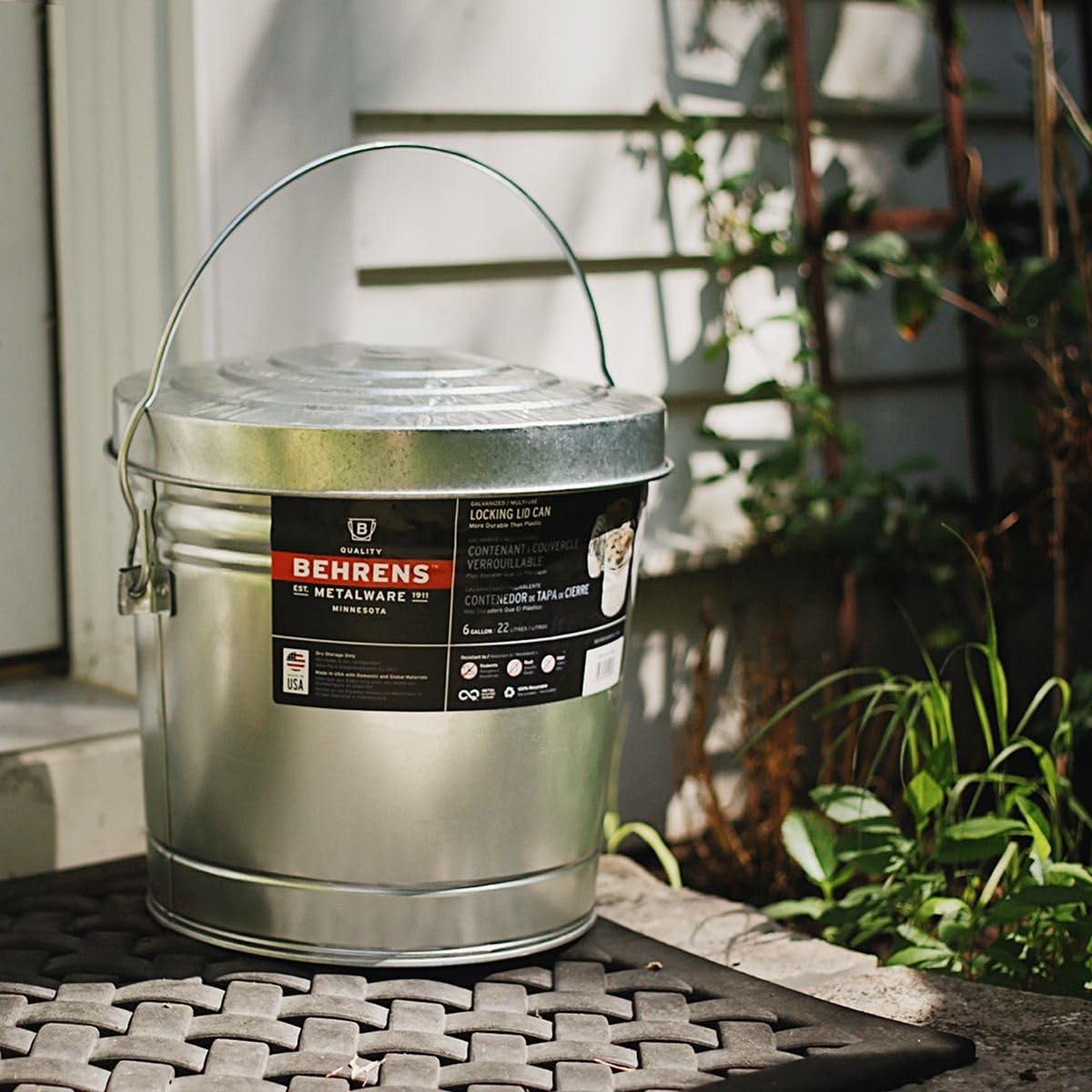 6 Gallon Galvanized Steel Storage Can or Waste Bin with Locking Lid L176204